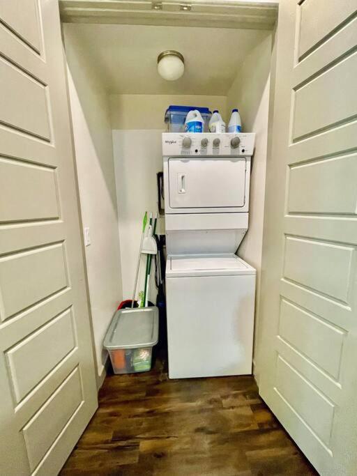 Luxury Apartment Close To Everything W Free Parking 5 Houston Exterior photo