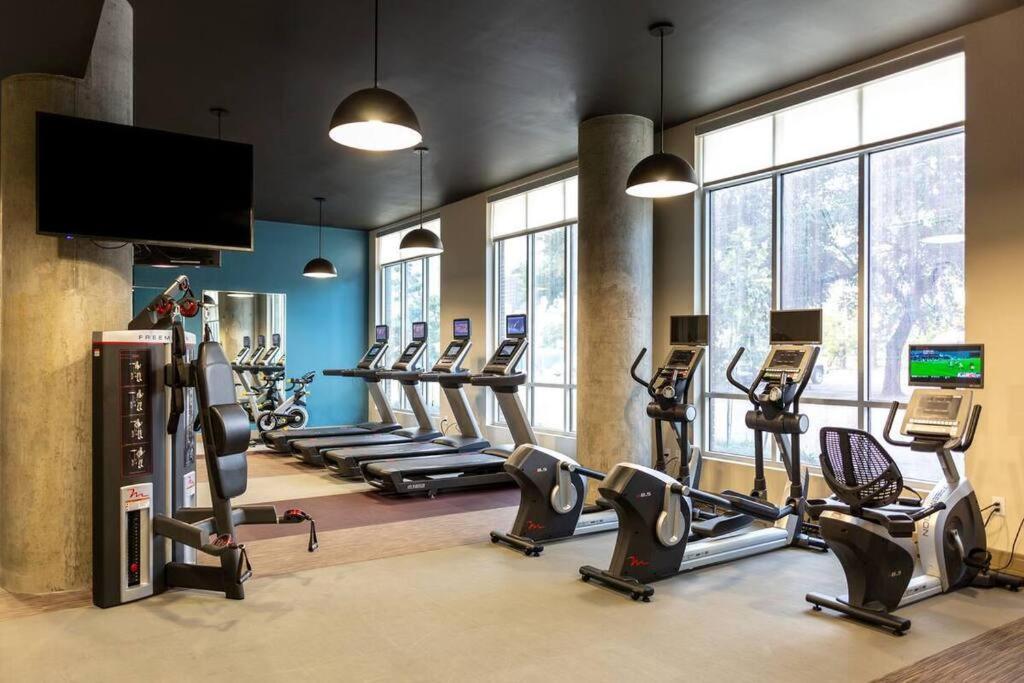 Luxury Apartment Close To Everything W Free Parking 5 Houston Exterior photo