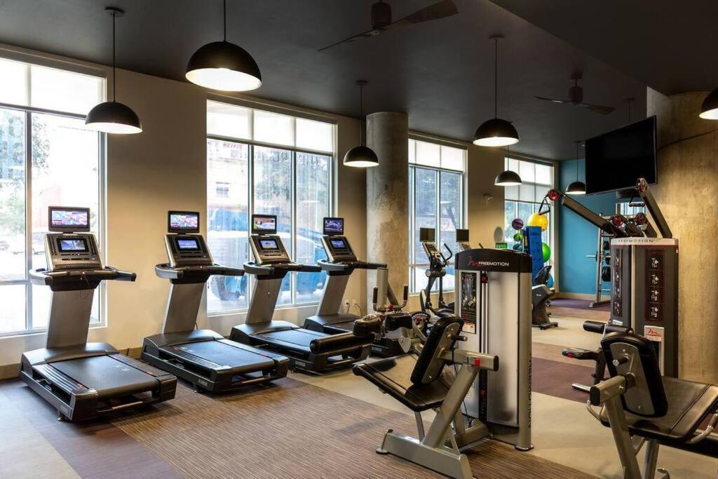 Luxury Apartment Close To Everything W Free Parking 5 Houston Exterior photo
