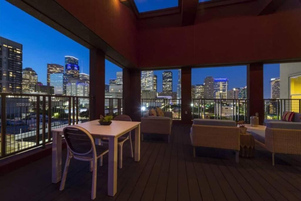 Luxury Apartment Close To Everything W Free Parking 5 Houston Exterior photo