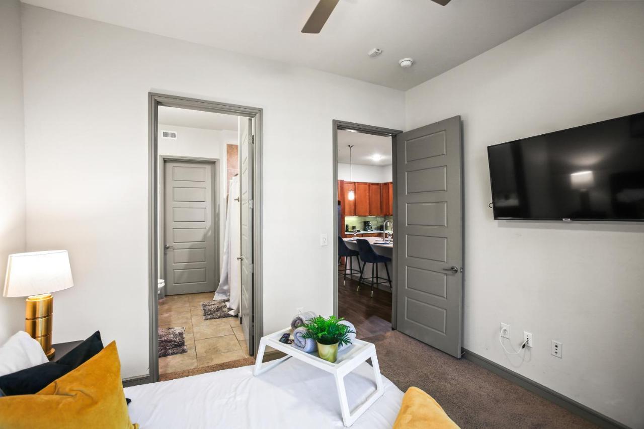 Luxury Apartment Close To Everything W Free Parking 5 Houston Exterior photo